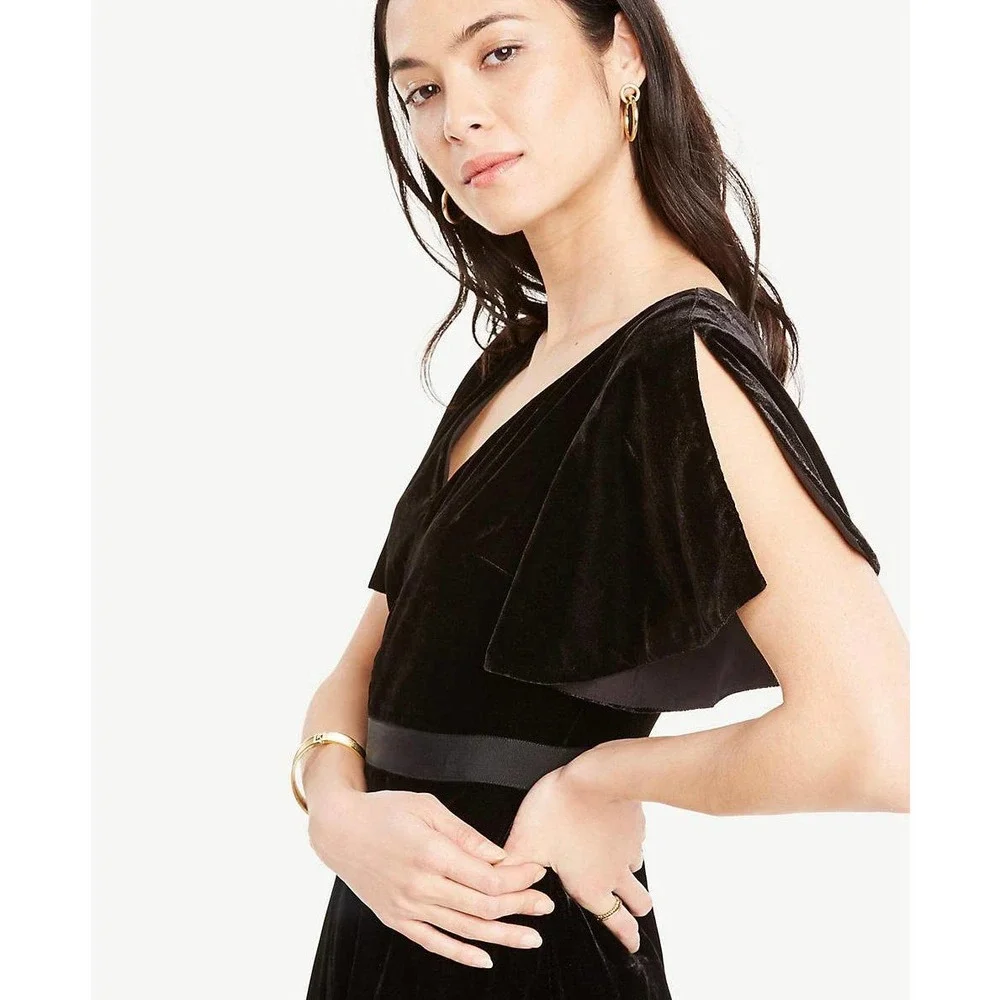 ANN TAYLOR Velvet Short Sleeve V-neck Dress Black 8 NWT - Picture 4 of 14